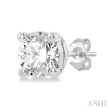1/2 Ctw Round Cut Diamond Stud Earrings in 14K White Gold