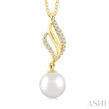 7 MM Conch Round Shape Cultured Pearl and 1/10 Ctw Conch Round Cut Diamond Fashion Pendant With Chain in 10K Yellow Gold