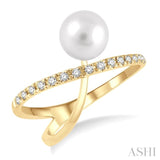 7MM Cultured Pearl and 1/6 ctw Single Cut Diamond Split Heart Shape Shank Ring in 10K Yellow Gold